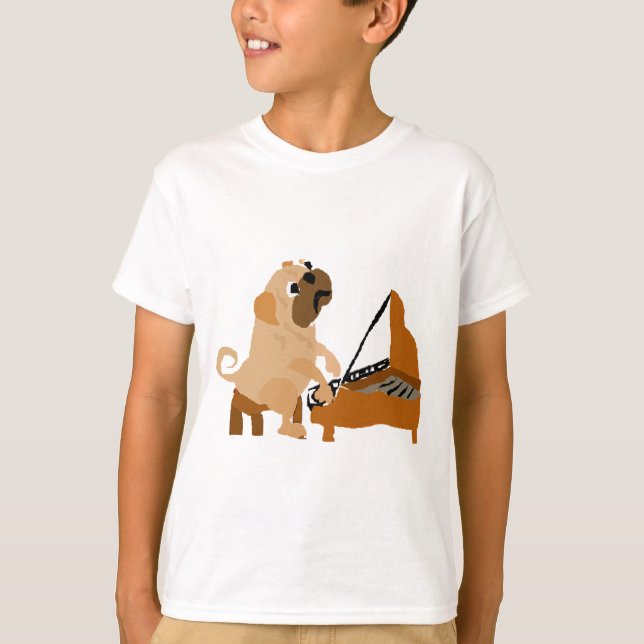 Rolig mopshund som leker pianot tee shirt (Framsida)