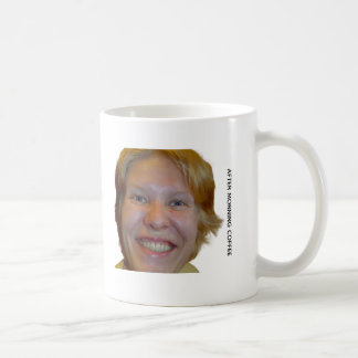 Rolig morgonkaffekopp med före och efter-meme kaffemugg