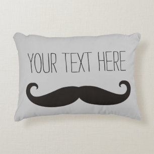 Rolig Moustache/Schnurrbart + din text Prydnadskudde