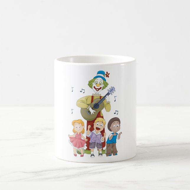 Rolig musikklown med dansande barn kaffemugg (Skapare uppladdad)
