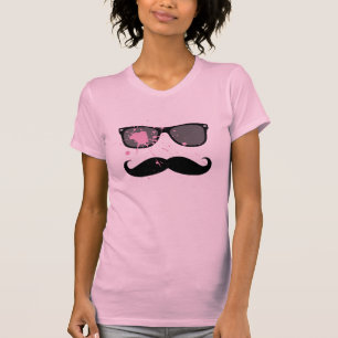 Rolig mustasch och solglasögon tee