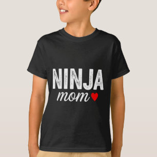 Rolig ninja-mamma som säger med hjärta sarkastisk t shirt