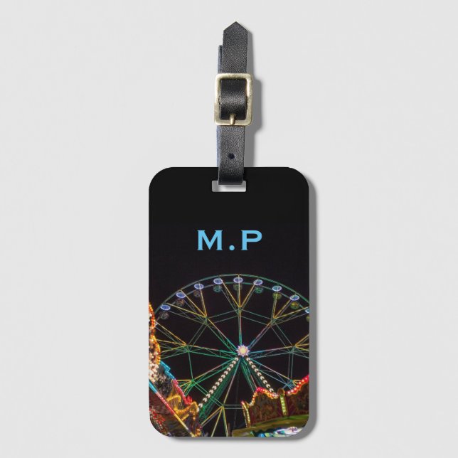 Rolig nöjespark på natten Monogram Bagagebricka (Framsida vertikal)