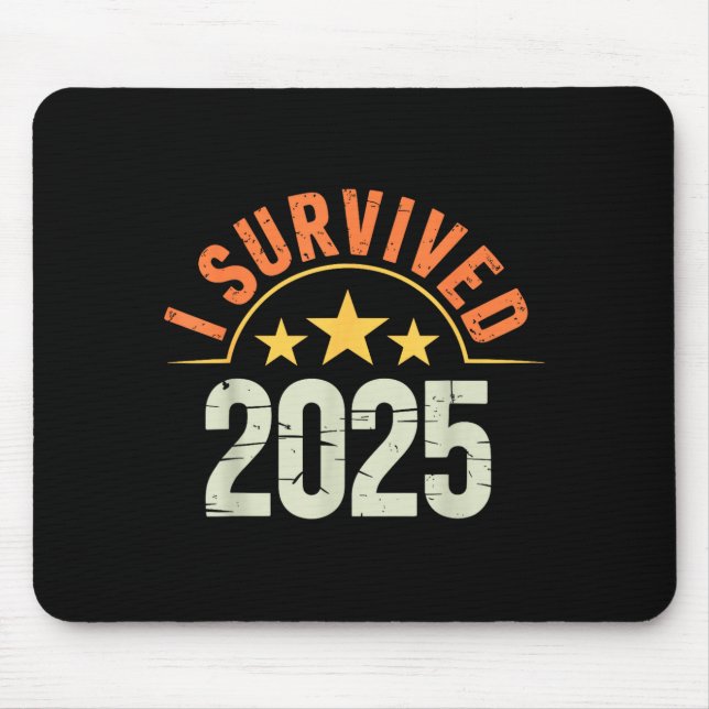 Rolig Nyår 2026 Tröja Jag Överlevde 2025  Musmatta (Framsidan)
