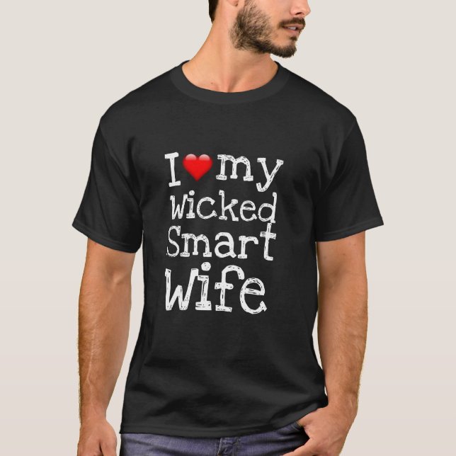 Rolig Nyhet Jag ÄLSKAR MIN ELAKA SMARTA FRU T Shirt (Framsida)