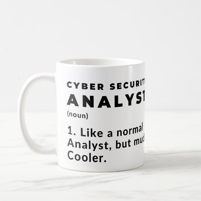 Rolig och cool cybersäkerhetsanalytiker kaffemugg (Vänster)