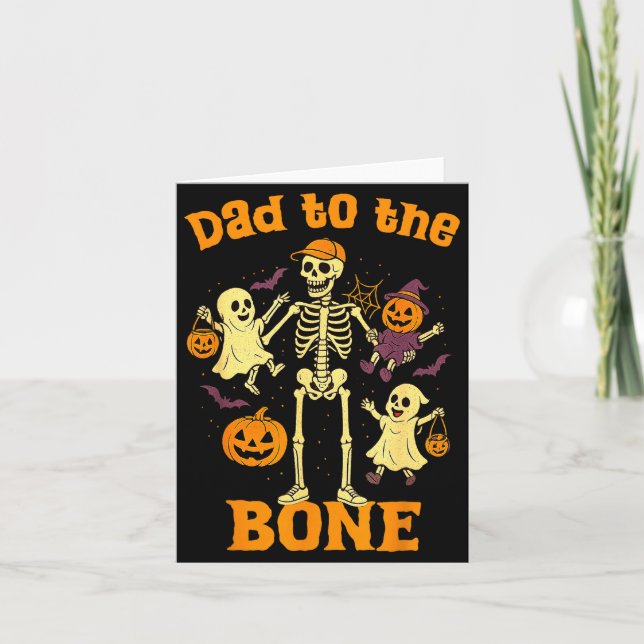 Rolig Pappa Till Bones Skelett Med Barn Halloween Kort (Framsida)