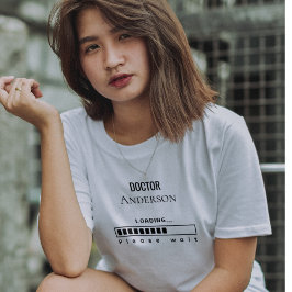 Rolig PhD-examen Doktor Namn Laddar T Shirt