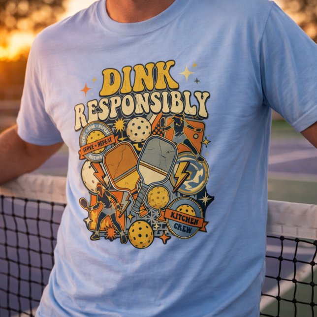 Rolig Pickleball Dinka Ansvarsfullt Paddle Spelare T Shirt (Pickleball Shirt - Funny Dink Responsibly - Bootleg vintage 70's artwork. )