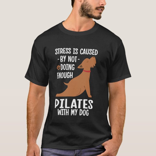 Rolig Pilates Med Min Hund T Shirt (Framsida)