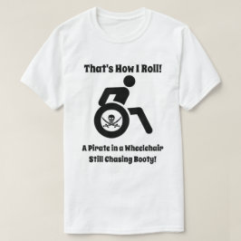 Rolig pirat i en rullstol t-shirt