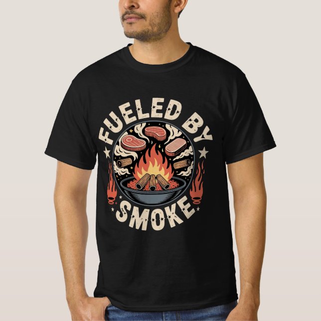 Rolig Pitmaster BBQ Driven Av Röken T Shirt (Framsida)