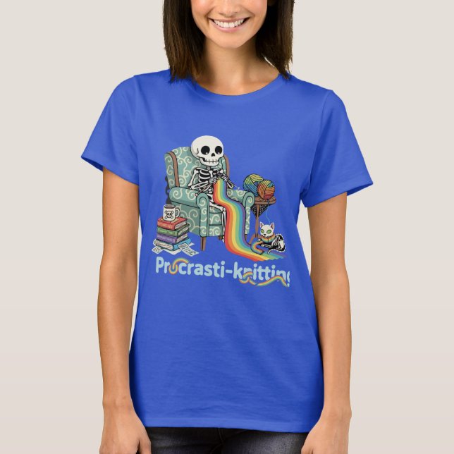 Rolig Prokrastinations-stickande Skelett och Katt  T Shirt (Framsida)
