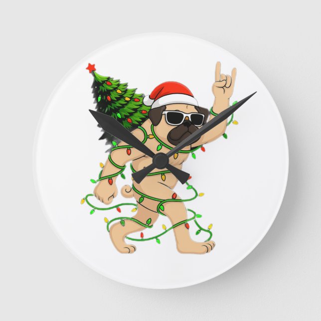 Rolig Pug Julbelysning Träd – Söt Xmas  Rund Klocka (Framsida)