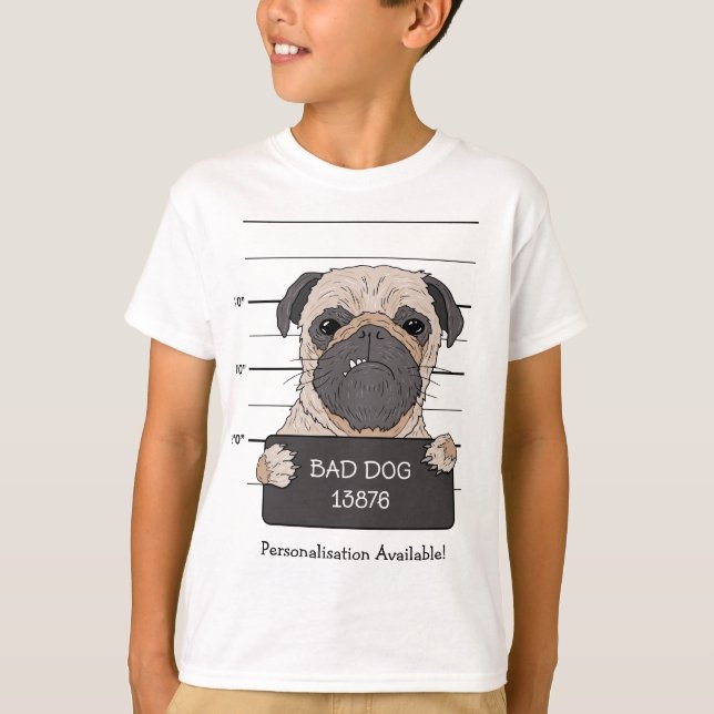 Rolig Pug Mugshot  T Shirt (Framsida)