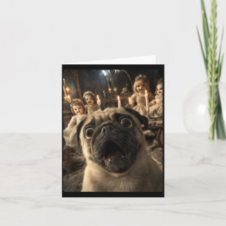 Rolig Pug Selfie Med Kusliga Dockor Skräck Kort