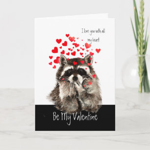 Rolig Raccoon för valentinkärlek som blåser kyssar Helgkort