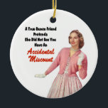 Rolig Retro vintage Bunco Julgransprydnad Keramik<br><div class="desc">Prydnaden för designen för den roliga retro vintagebuncoen presenterar den grafiska en ljuv Bunco drottning med henne rosadräkt- och vithandskar. Text läser "en riktig Bunco vän låtsar henne såg inte dig ha ett tillfälligt att miscount". Du vet att vad den är lik efter några rundor av Bunco och vin och,...</div>