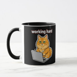 Rolig rödhårig katt som arbetar hårt Meme-mugg Mugg