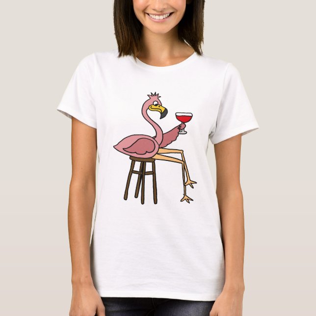 Rolig rosa Flamingo som dricker rött vin T-shirt (Framsida)