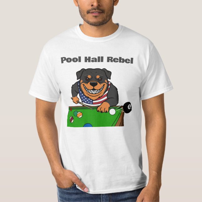 Rolig Rottweiler i Biljardhall T Shirt (Framsida)
