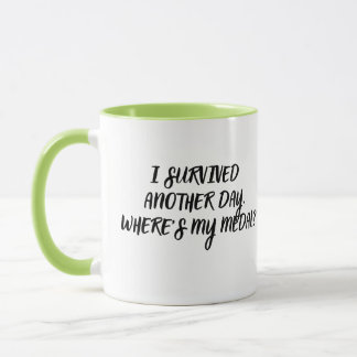 Rolig Sarksast Kaffe Mugg - Jag överlevde ännu en 