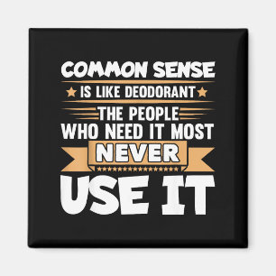 Rolig Sats Common Sense är Som Deodorant Skämt W Magnet