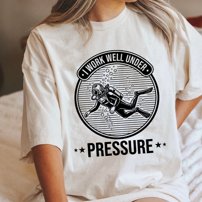 Rolig Scuba-dykare Under Tryck Citat Present T Shirt (Skapare uppladdad)