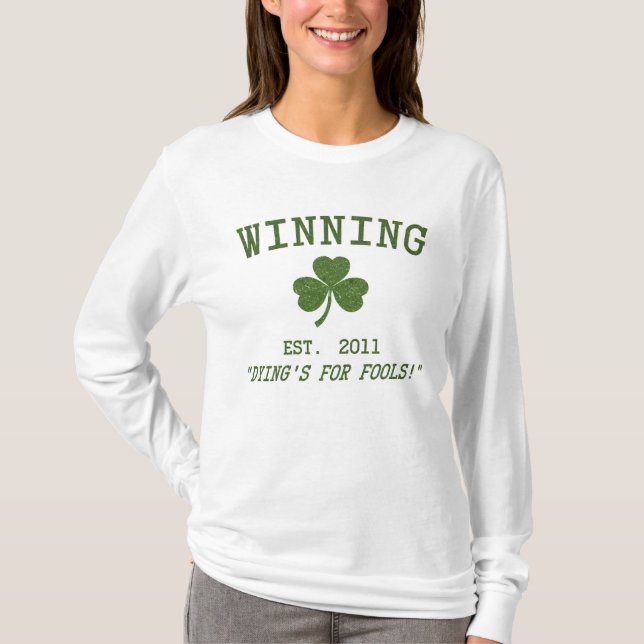 Rolig segrande irländsk damhoodie tee shirt (Framsida)