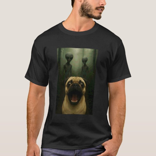 Rolig Selfie med Mops och Aliens T Shirt (Framsida)