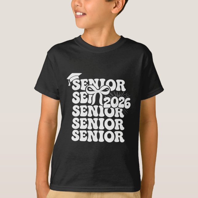 Rolig Senior 2026 Examen Coquette Bow Grad Cl  T Shirt (Framsida)