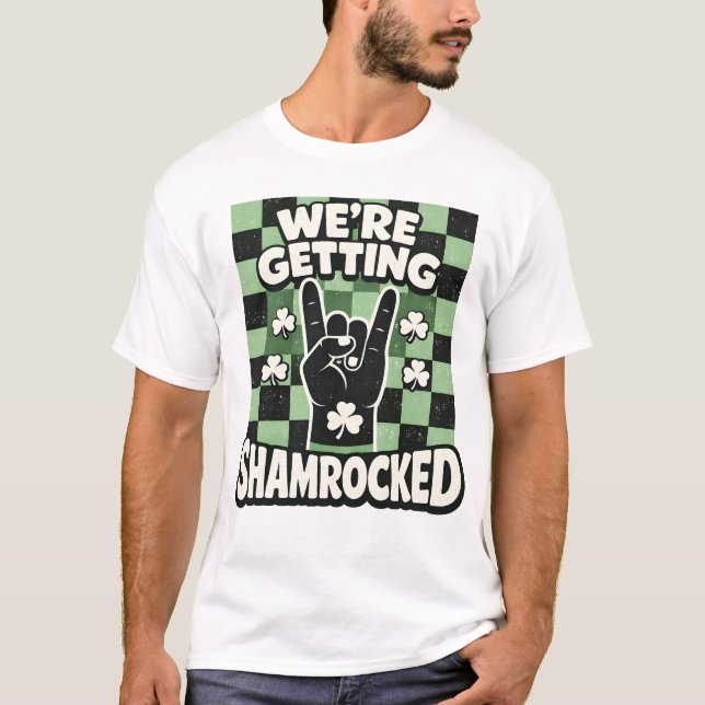 Rolig Shamrocked Sängkammarfest Irländsk Dryck T Shirt (Framsida)