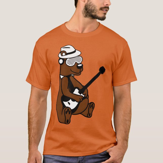 Rolig Sittande Brun Brunbjörn Spelar Gitarr Kul T Shirt (Framsida)