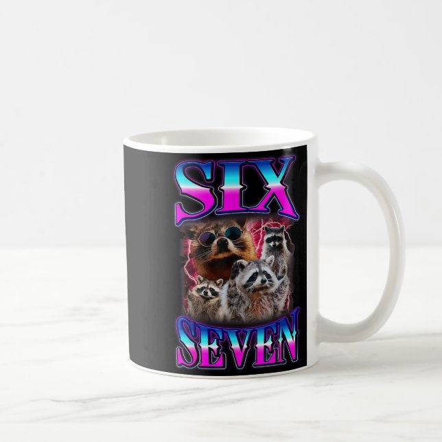 Rolig Six Seven 67 Meme 67 Tvättbjörn Meme Bootleg Kaffemugg (Höger)