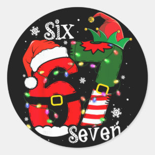 Rolig Six Seven 67 Meme 6 7 Elf Tomte Jul Pajamas Runt Klistermärke