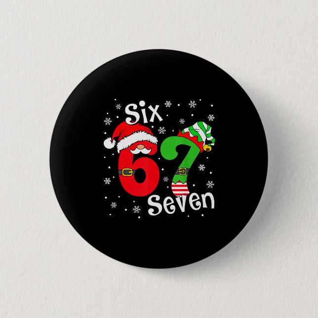 Rolig Six Seven 67 Meme 6 7 Tomte Jultomte Jul Pyj Knapp (Framsida)