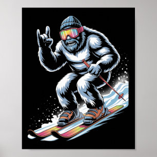 Rolig skidåkande Bigfoot Skidor Vintersport Snowbo Poster
