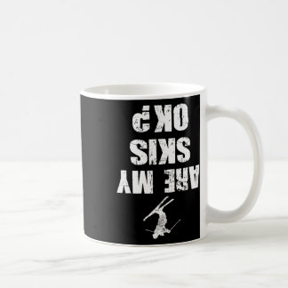 Rolig skidtröja slitna skidåkning vintersporter sk kaffemugg