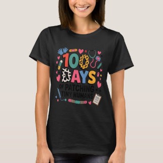 Rolig skolsjuksköterska 100 dagar med att patcha s t shirt