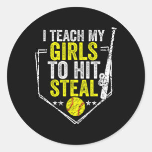 Rolig Softball-Mamma Jag Lär Mina Flickor Att Slå  Runt Klistermärke