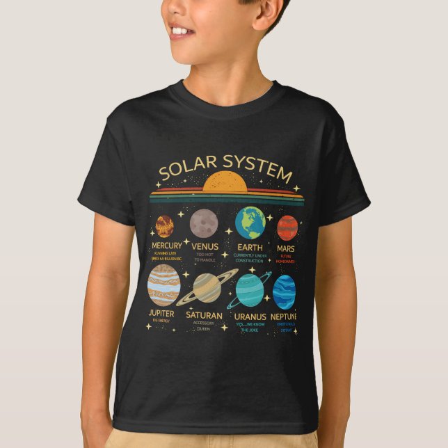 Rolig solsystem planet humor grafik t shirt (Framsida)