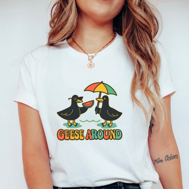 Rolig sommar gås, Gäss runt söt semester  T Shirt (Skapare uppladdad)