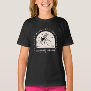 Rolig sommarlägerfamilj mygg camping trupp t shirt