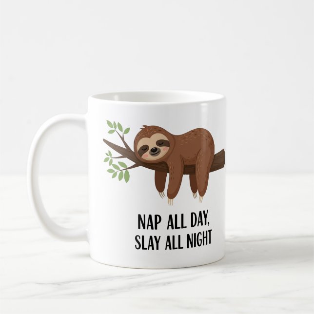 Rolig sömnig sengångare illustration med söt citat kaffemugg (Vänster)