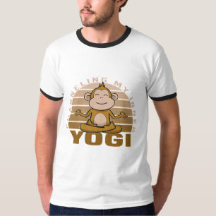 Rolig söt apa som gör yoga. roliga yogaställningar t shirt