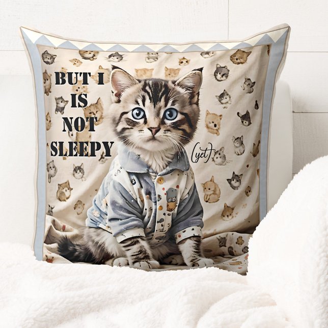 Rolig söt kattunge sömn djur konst kudde (Funny child bedroom pillow featuring a cute kitty in pajamas)