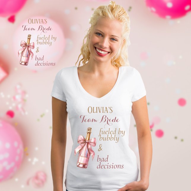Rolig Sprudlande Fest Rosa Guld Brudlag Brud T Shirt (Here comes the bride and her Team Bride Crew. Fun bachelorette party matching shirts. )