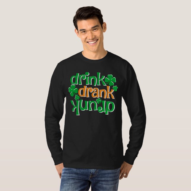 Rolig St. Patricks dag-mens T Shirt (Hel framsida)
