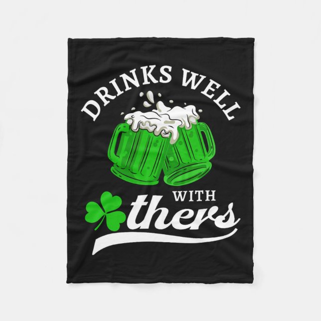 Rolig St Patricks Day Drickande Tröja Dricker Väl  Fleecefilt (Framsidan)