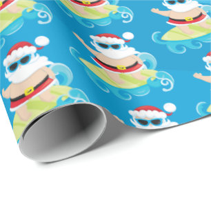 Rolig strand som surfar partyet för julSanta sjal Presentpapper